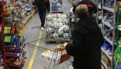 Francuska: Starica provela novogodišnju noć u supermarketu Francuska: Starica provela novogodišnju noć u supermarketu