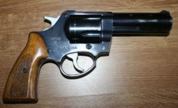 Policija u Baru oduzela revolver Policija u Baru oduzela revolver