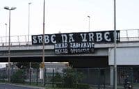 Novo suđenje zbog postavljanja plakata “Srbe na vrbe” Novo suđenje zbog postavljanja plakata “Srbe na vrbe”