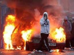 Sukob policije i demonstranata u Belfastu Sukob policije i demonstranata u Belfastu