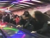 VIDEO: Pokretne stepenice krenule na drugu stranu VIDEO: Pokretne stepenice krenule na drugu stranu