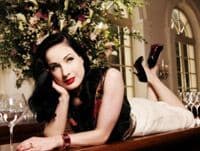 U tajnoj vezi sa „kraljicom burleske“ U tajnoj vezi sa „kraljicom burleske“