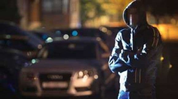 Rasvjetljena krađa automobila u Podgorici Rasvjetljena krađa automobila u Podgorici