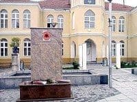 VIDEO: Žandarmerija uklonila spomenik u Preševu VIDEO: Žandarmerija uklonila spomenik u Preševu