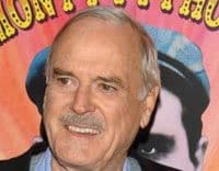 Džon Kliz rasprodaje uspomene da bi finansirao skup razvod Džon Kliz rasprodaje uspomene da bi finansirao skup razvod