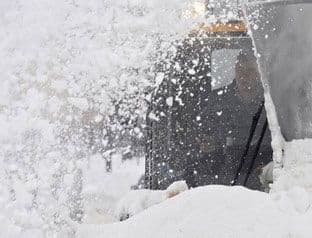 Radnici poslije 10 sati spašeni iz sniježnih nameta Radnici poslije 10 sati spašeni iz sniježnih nameta