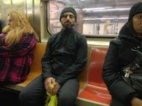 Brin u metrou sa Gugl naočarima Brin u metrou sa Gugl naočarima