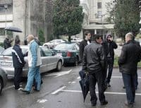 Radnici RDC kolima blokirali ulaz na parking RTCG Radnici RDC kolima blokirali ulaz na parking RTCG