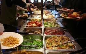 Banka hrane donirala paket namirnica prihvatilištu za beskućnike Banka hrane donirala paket namirnica prihvatilištu za beskućnike