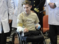 Američkom vojniku presađene obje ruke Američkom vojniku presađene obje ruke