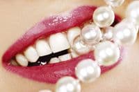 Banana izbjeljuje zube Banana izbjeljuje zube