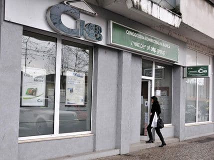 Opljačkana poslovnica CKB banke u zgradi Metalke Opljačkana poslovnica CKB banke u zgradi Metalke