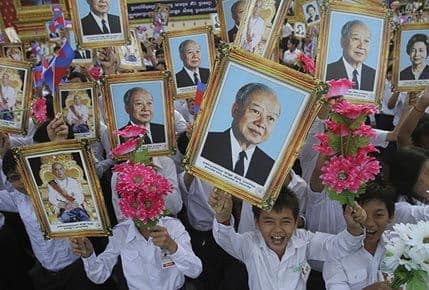 VIDEO: Bivši kralj Norodom Sihanuk kremiran u Pnom Penu VIDEO: Bivši kralj Norodom Sihanuk kremiran u Pnom Penu