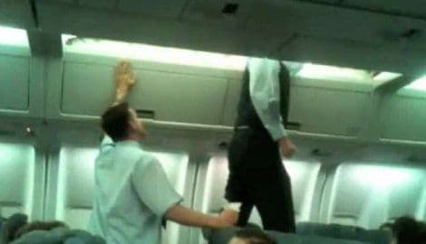 Rusija razmatra zabranu unošenja alkohola u avion  Rusija razmatra zabranu unošenja alkohola u avion