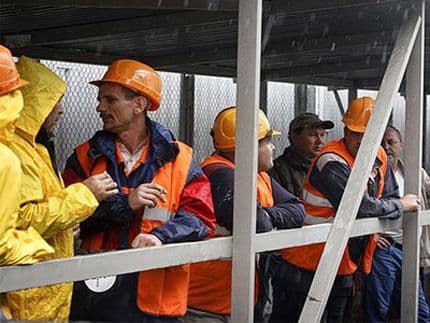 U regiji cvjeta rad na crno U regiji cvjeta rad na crno