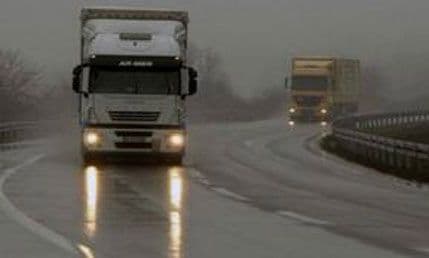 Oprez zbog mokrih puteva i poledice Oprez zbog mokrih puteva i poledice