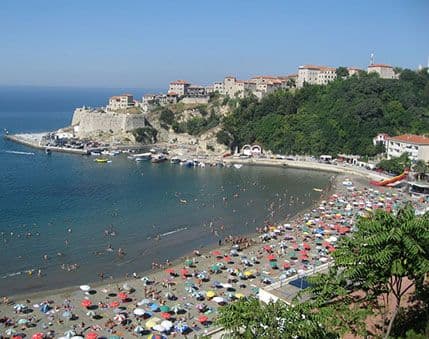DUA: Ulcinju traže 10 miliona za naselje koje nije srušio grad DUA: Ulcinju traže 10 miliona za naselje koje nije srušio grad