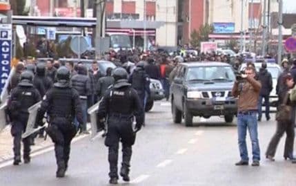 Blokiran manastir Visoki Dečani Blokiran manastir Visoki Dečani
