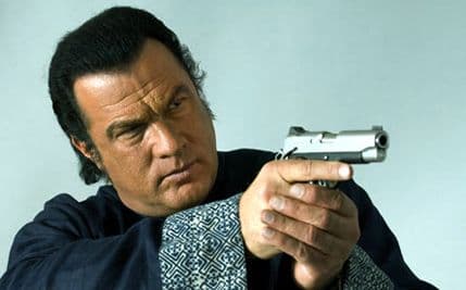 Stiven Sigal trenira školske čuvare u Arizoni Stiven Sigal trenira školske čuvare u Arizoni