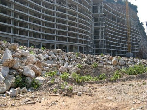 Hotel „As“ kao Skadar na Bojani: Za završetak potrebno 50 miliona eura, pod lupom finansije investitora Hotel „As“ kao Skadar na Bojani: Za završetak potrebno 50 miliona eura, pod lupom finansije investitora