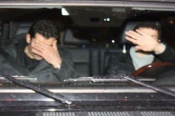 Ezel ulovljen sa muškarcem: Sakrivali lica rukama od fotografa! Ezel ulovljen sa muškarcem: Sakrivali lica rukama od fotografa!