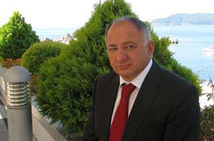 LAZOVIĆ: Najbolje bi bilo da DPS podnese zahtjev Ustavnom sudu da se preispita Vujanovićeva kandidatura LAZOVIĆ: Najbolje bi bilo da DPS podnese zahtjev Ustavnom sudu da se preispita Vujanovićeva kandidatura