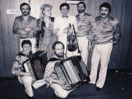 Lepa Brena izmislila Gangnam stajl? Lepa Brena izmislila Gangnam stajl?