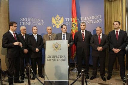 SDP podnijela žalbu Ustavnom sudu na Vujanovićevu kandidaturu (VIDEO) SDP podnijela žalbu Ustavnom sudu na Vujanovićevu kandidaturu (VIDEO)