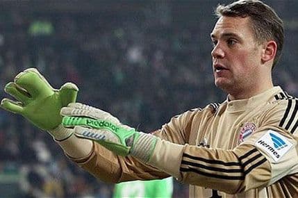 Nojer brani u rukavici sa četiri prsta Nojer brani u rukavici sa četiri prsta