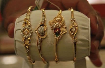 Naoružani pljačkaši u Parizu ukrali dijamante vrijedne tri miliona eura Naoružani pljačkaši u Parizu ukrali dijamante vrijedne tri miliona eura