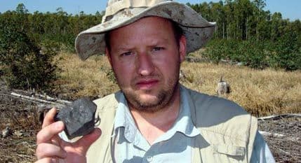 Živi od skupljanja meteorita, zbog njih je bio i u zatvoru Živi od skupljanja meteorita, zbog njih je bio i u zatvoru