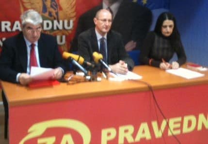 BOJOVIĆ: Građani moraju pobijediti apatiju i strahove i potpisom vratiti nadu Crnoj Gori BOJOVIĆ: Građani moraju pobijediti apatiju i strahove i potpisom vratiti nadu Crnoj Gori