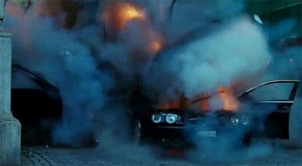 UMRI MUŠKI: Masakr automobila (VIDEO) UMRI MUŠKI: Masakr automobila (VIDEO)