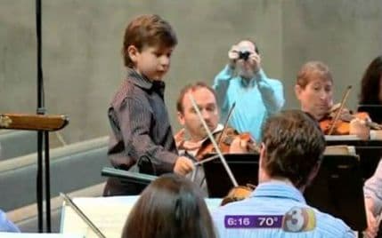 Ima samo šest godina, a već je dirigent Ima samo šest godina, a već je dirigent