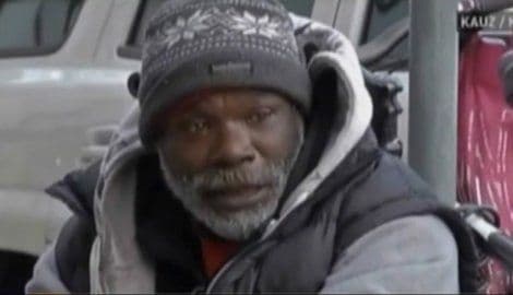 Beskućnik vratio dijamantski prsten i dobio 86.000 dolara donacija Beskućnik vratio dijamantski prsten i dobio 86.000 dolara donacija