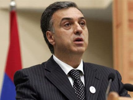 Slogan DPS-a:,,Naprijed - Filip Vujanović” Slogan DPS-a:,,Naprijed - Filip Vujanović”