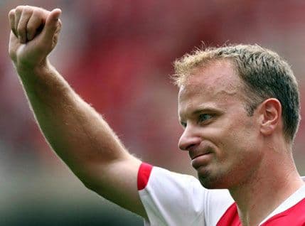Bergkamp dobija statuu na Emirejtsu Bergkamp dobija statuu na Emirejtsu