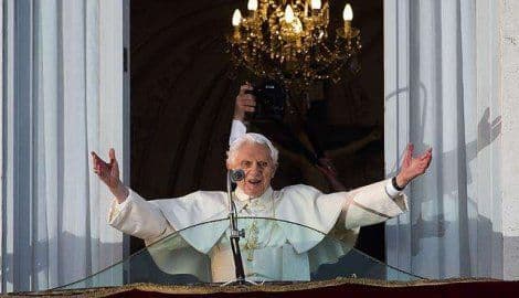 Benedikt XVI i zvanično napustio položaj pape Benedikt XVI i zvanično napustio položaj pape