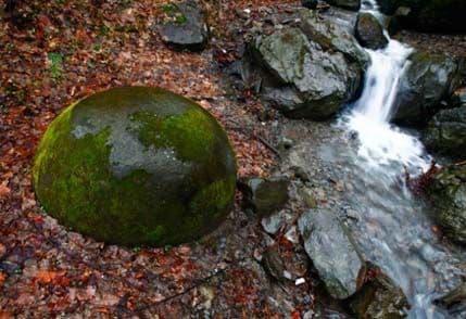 Misterija kamenih kugli u BiH: Meteoriti ili djelo ljudskih ruku? Misterija kamenih kugli u BiH: Meteoriti ili djelo ljudskih ruku?