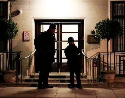 „Stanlio i Olio“ čuvaju Elizabetu II „Stanlio i Olio“ čuvaju Elizabetu II