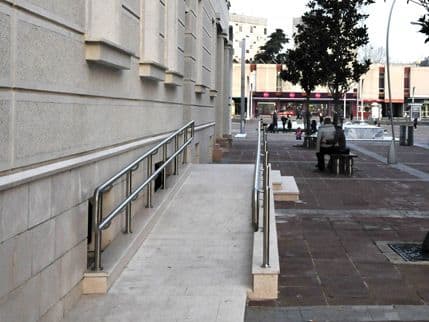 Glavni grad: Biblioteka ima prilaz za osobe sa invaliditetom Glavni grad: Biblioteka ima prilaz za osobe sa invaliditetom