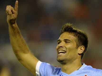 VIDEO: Seltin Lukas pije pivo na klupi za rezerve! VIDEO: Seltin Lukas pije pivo na klupi za rezerve!