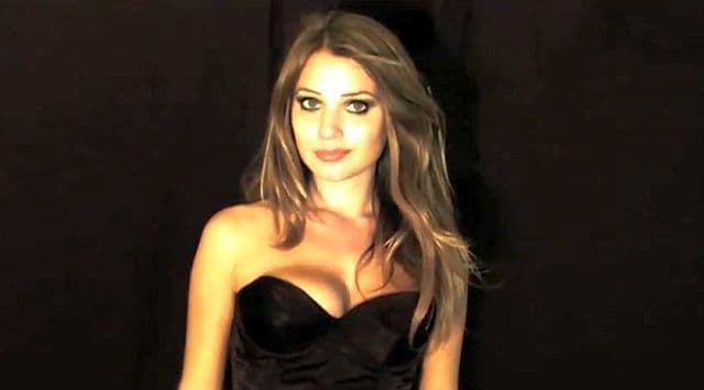 Ona uči muškarce kako da odvedu žene u krevet Ona uči muškarce kako da odvedu žene u krevet