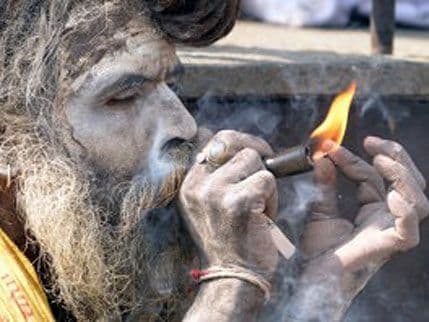 Nepalska policija uhapsila hodočasnike zbog pušenja marihuane Nepalska policija uhapsila hodočasnike zbog pušenja marihuane