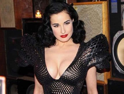 FOTO: Dita u providnoj 3D haljini FOTO: Dita u providnoj 3D haljini