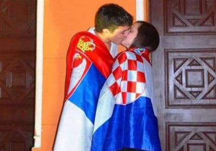 Američki mediji: Srpsko-hrvatski poljubac najhrabrija stvar Američki mediji: Srpsko-hrvatski poljubac najhrabrija stvar