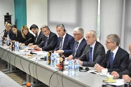 Đukanović sa ambasadorima o ispunjavanju obaveza iz evropske agende Đukanović sa ambasadorima o ispunjavanju obaveza iz evropske agende