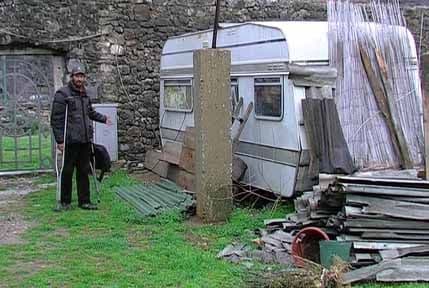 Uprava manastira Zlatica poklonila kamp prikolicu Vidoju Žugiću Uprava manastira Zlatica poklonila kamp prikolicu Vidoju Žugiću