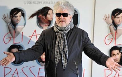 Almodovar papi: Ukinite celibat i dozvolite žene sveštenike Almodovar papi: Ukinite celibat i dozvolite žene sveštenike