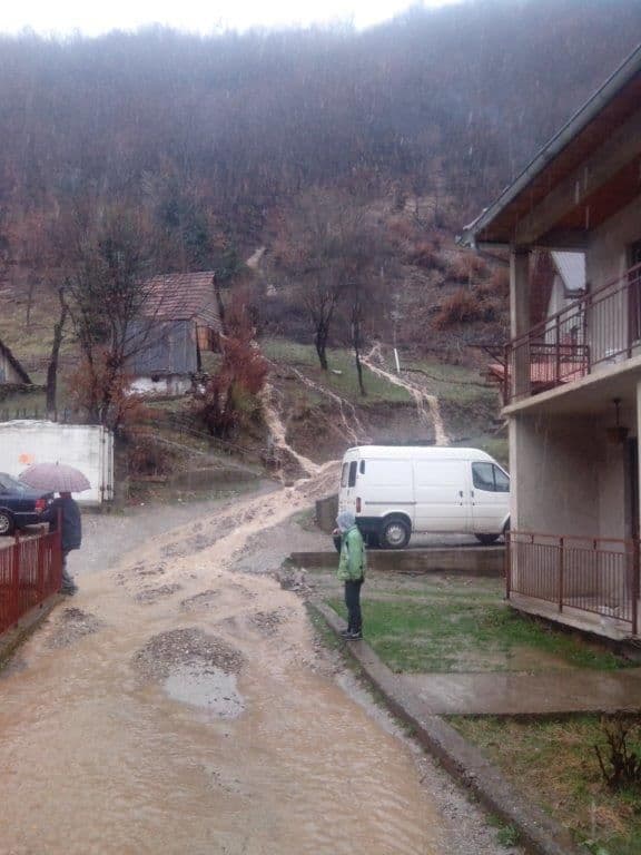 Poplave u Bijelom Polju ugrozile kuće i magistrale Poplave u Bijelom Polju ugrozile kuće i magistrale